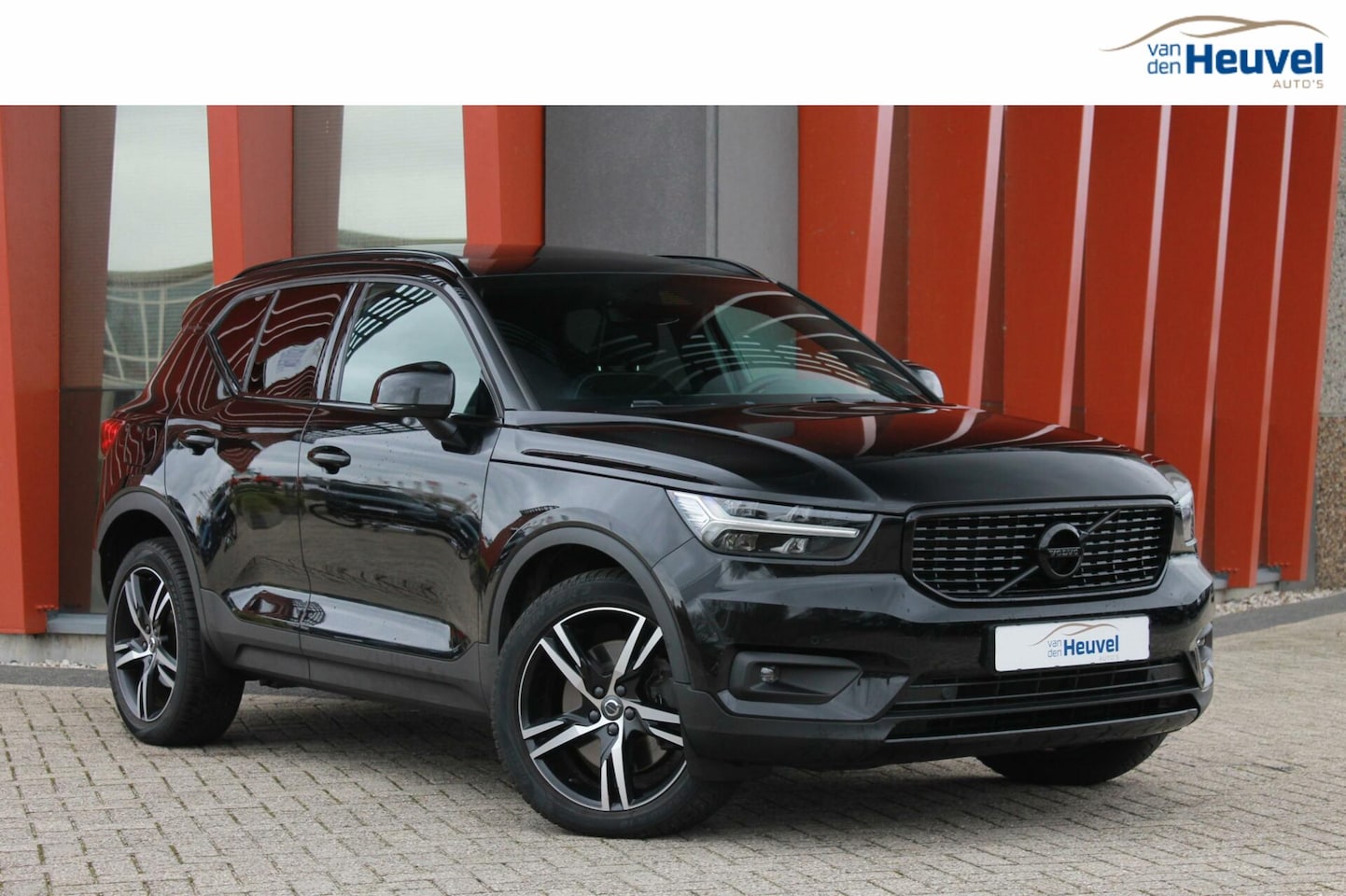 Volvo XC40 - T5 Recharge R-Design | Panoramadak | Stoelverwarming | Parkeercamera | Glossy Black | Keyl - AutoWereld.nl