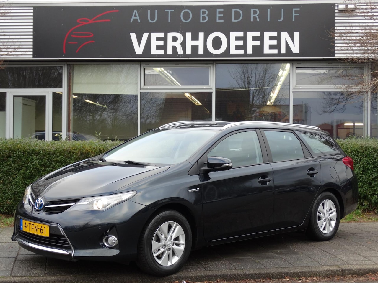 Toyota Auris Touring Sports - 1.8 Hybrid Aspiration - AUTOMAAT - TREKHAAK - PARKEERCAMERA - NAVIGATIE - NAP KM STAND - P - AutoWereld.nl