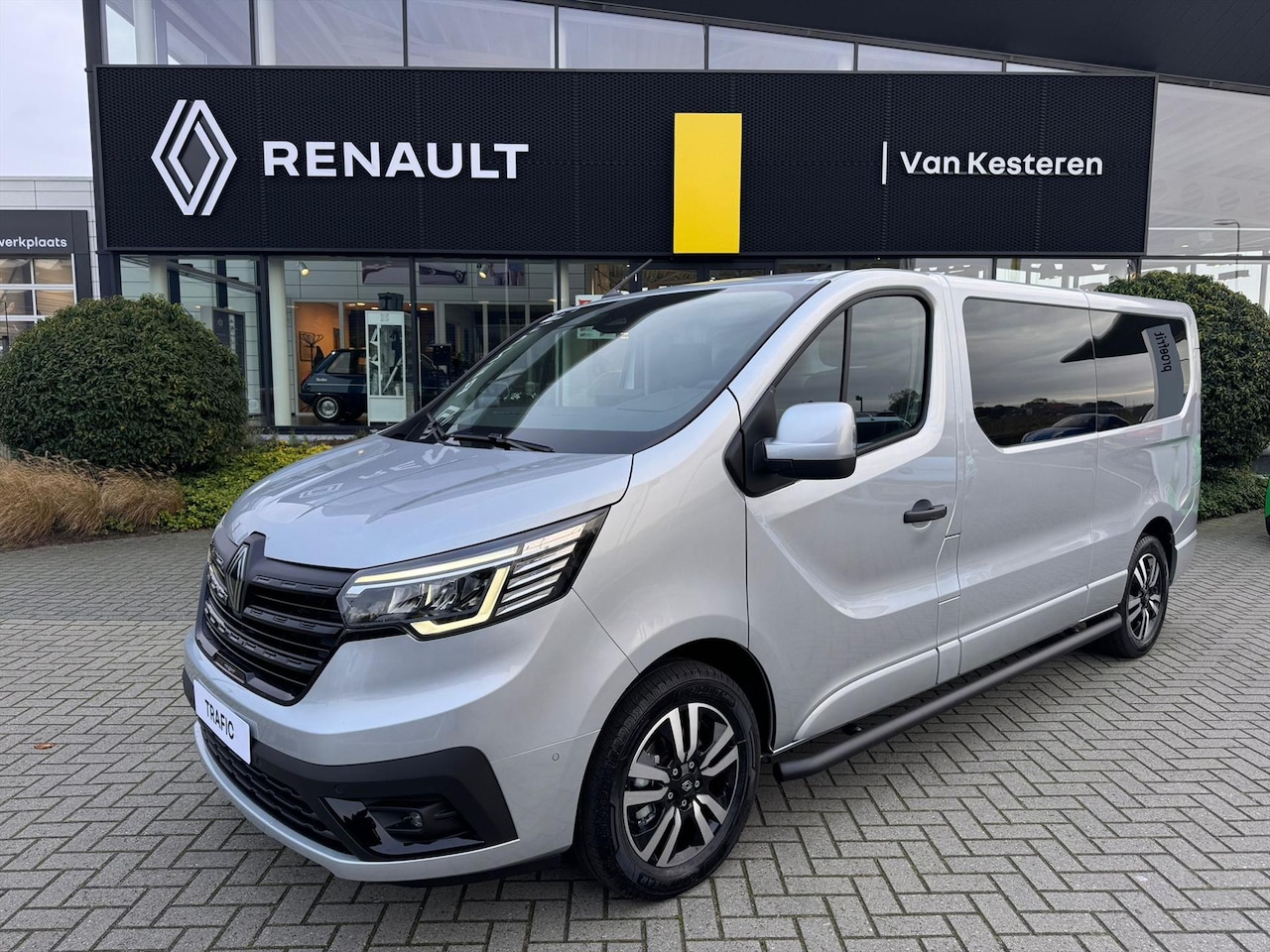 Renault Trafic - GB 2.0 Blue dCi 150EDC L2H1 T30 Extra 125 Anniversary /Trekhaak/ Full option/ Stoelverwarm - AutoWereld.nl