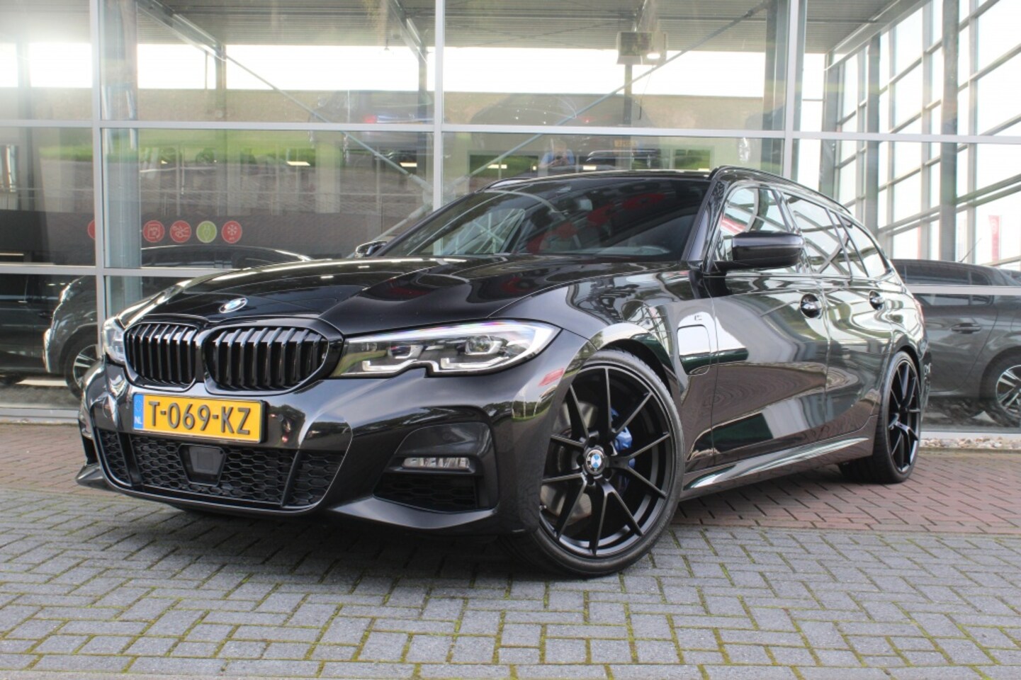 BMW 3-serie Touring - 330e Touring M-Sport High Executive Stoelverwarming - AutoWereld.nl