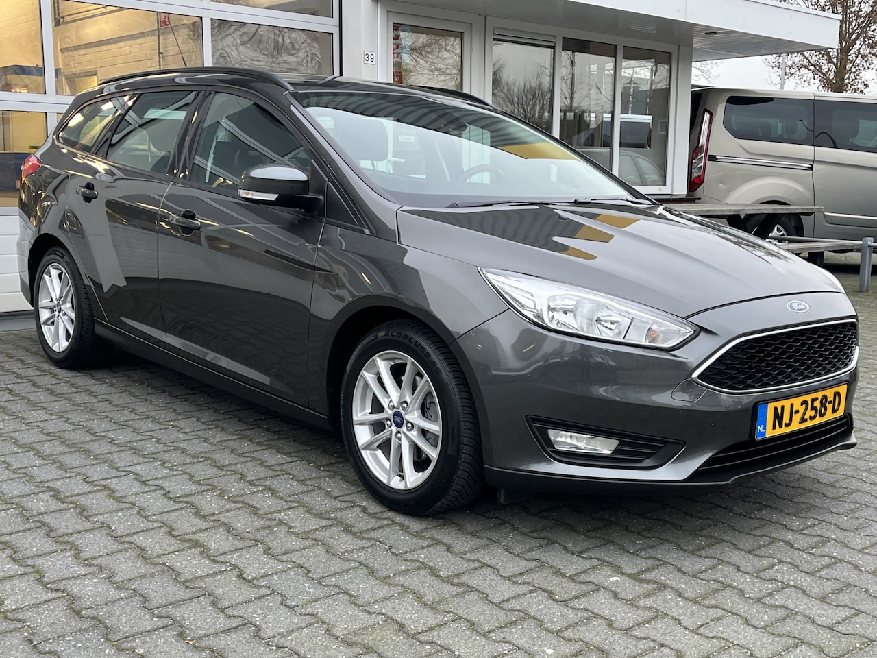 Ford Focus Wagon - 1.0 Lease Edition Cruise control ECC PDC Nieuwe all-season banden Multimediavoorbereiding - AutoWereld.nl