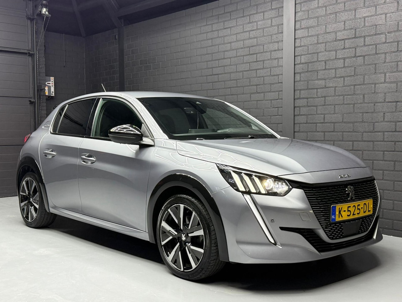 Peugeot 208 - 1.2 PureTech GT-Line NAVI | CAMERA | CARPLAY | PKRSENSOR | AUTOMAAT | 1STE EIGENAAR | LEDE - AutoWereld.nl