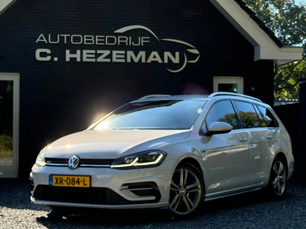 Volkswagen Golf Variant - 7.5 1.5 TSI Highline Business 3X R Line Automaat Virtual Cockpit LED XENON Camera - AutoWereld.nl