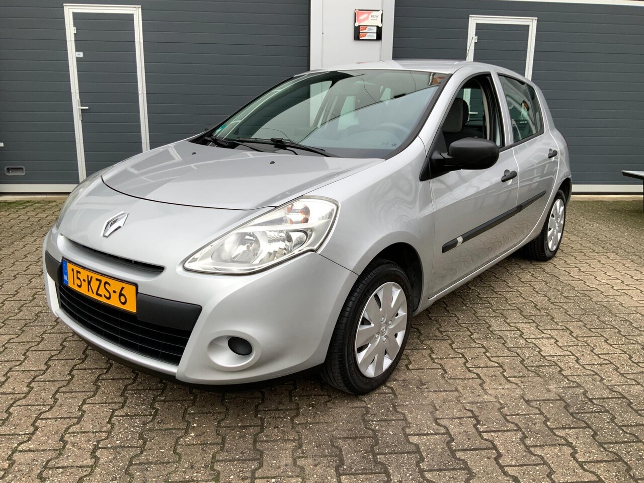 Renault Clio - 1.2 Special Line 5-DRS Airco Navi - AutoWereld.nl