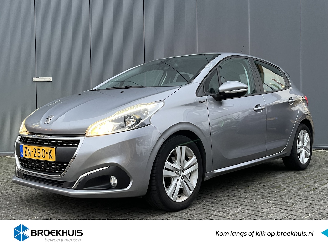 Peugeot 208 - 1.2 82pk Signature | - AutoWereld.nl