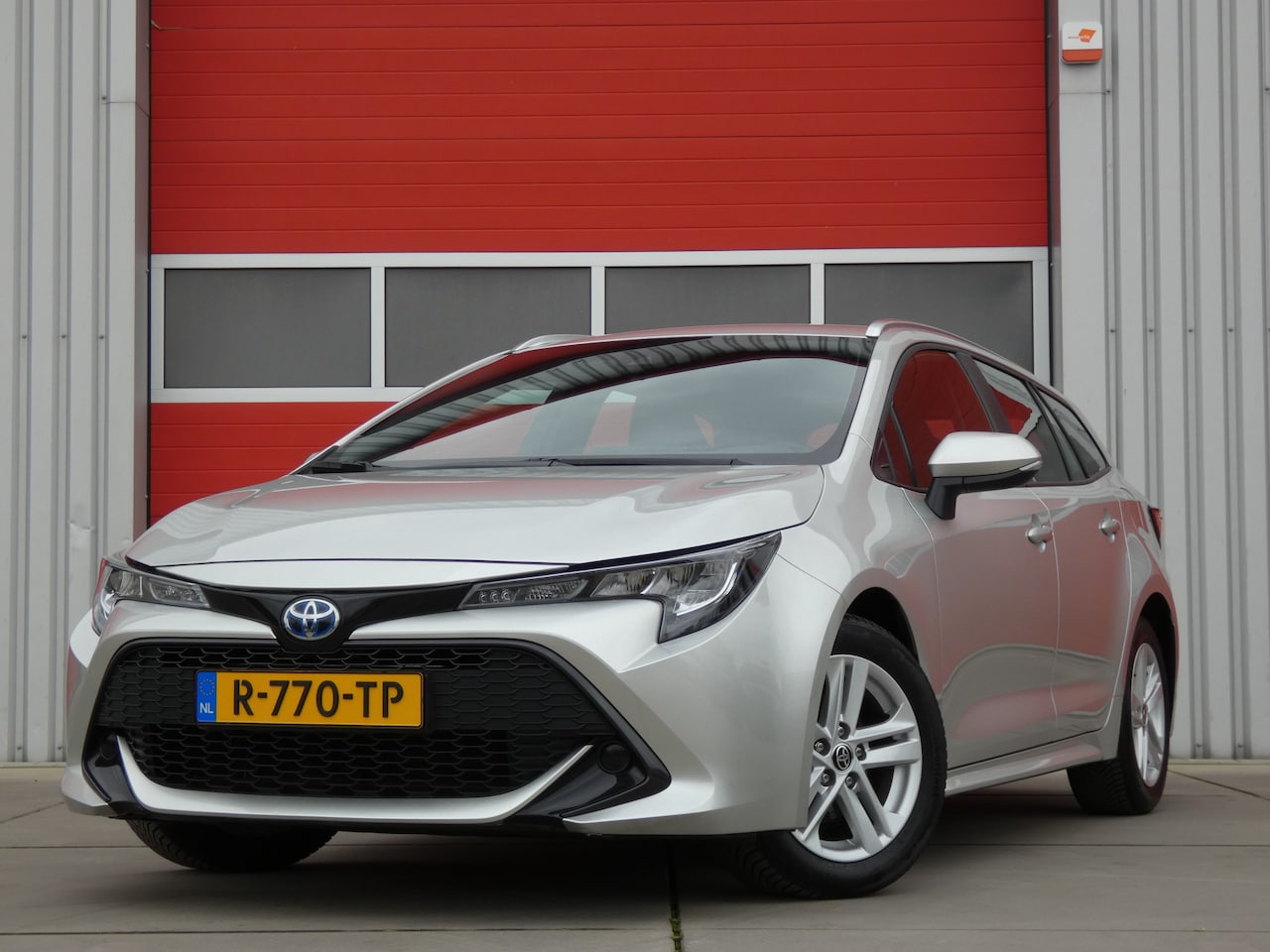 Toyota Corolla Touring Sports - 1.8 Hybrid Active/ unieke km/ zeer mooi! - AutoWereld.nl