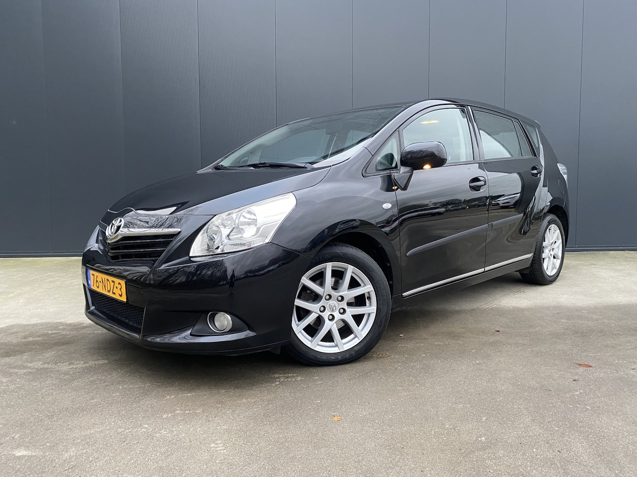 Toyota Verso - 1.8 VVT-i AUTOMAAT Limited PANO DAK CAMERA NAVI CRUISE ECC TREKHAAK - AutoWereld.nl