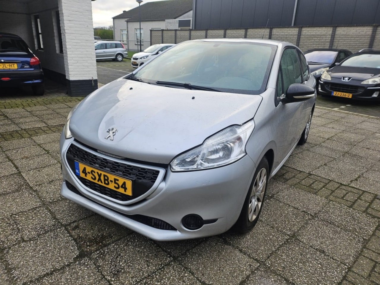 Peugeot 208 - 1.0 VTI ACTIVE Motor loopt niet, cilinderkop defect - AutoWereld.nl