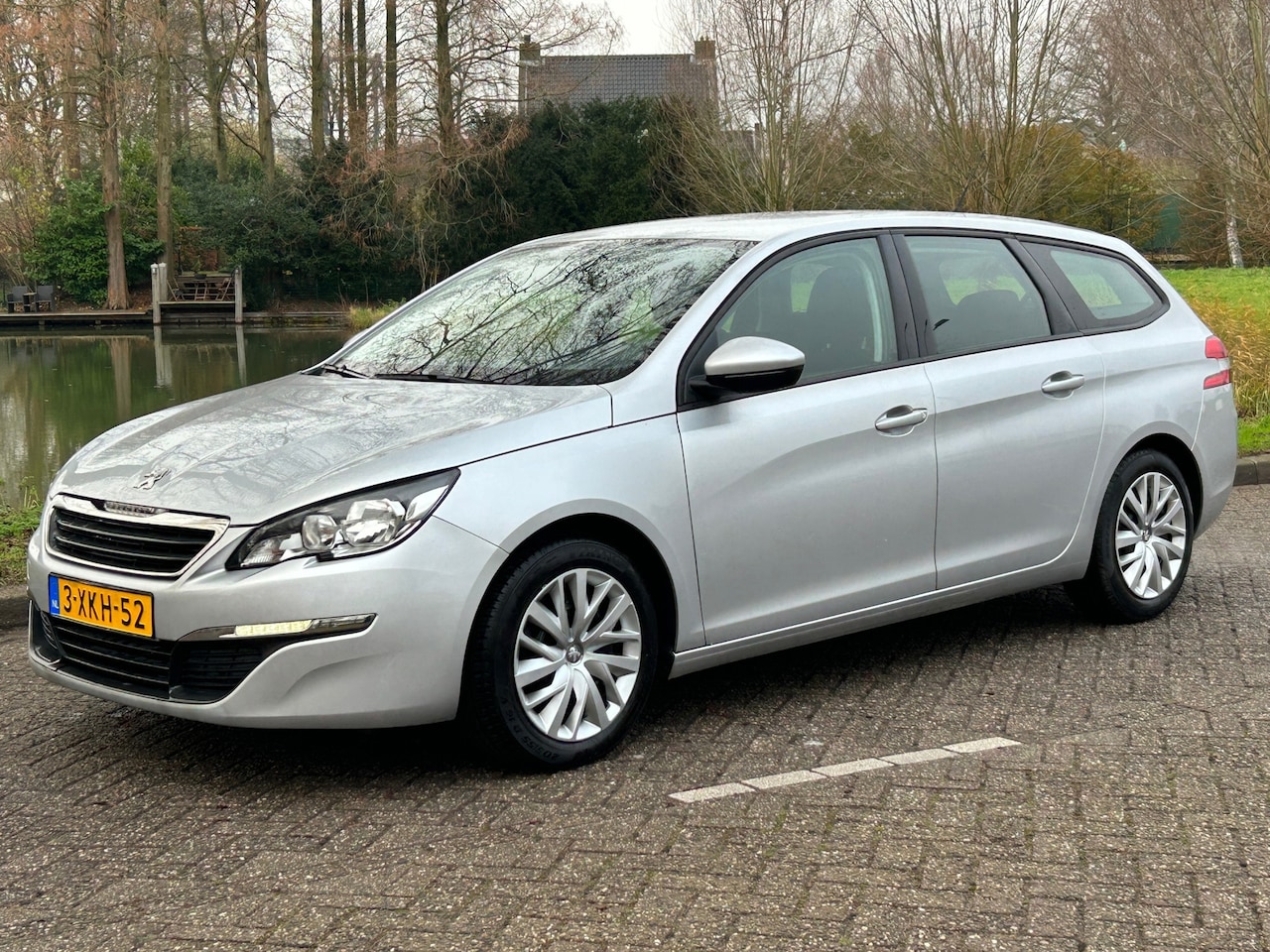 Peugeot 308 SW - 1.2 e-THP Blue Lease nieuwe distributieriem! Technisch 100%! Rijdt subliem! Nap! Navi! Cli - AutoWereld.nl