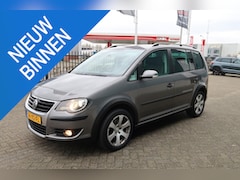 Volkswagen Touran - 1.4 TSI Cross Airco-ecc Trekhaak Cruise control Boekjes NAP Sportvelgen Extra getint glas