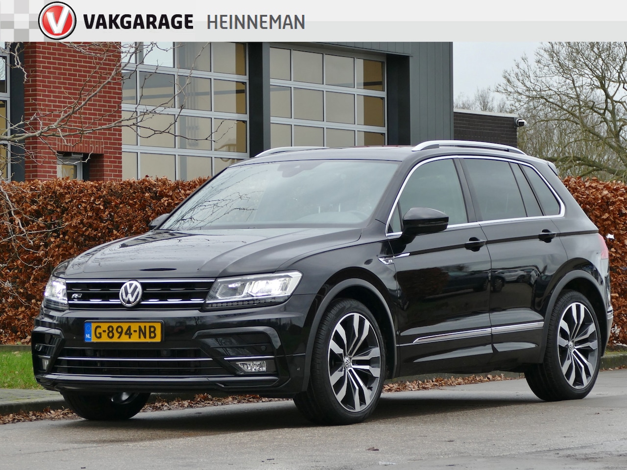 Volkswagen Tiguan - 1.5 TSI ACT Highline Business R-Line | stoelverwarming | leer | panoramadak | Apple Carpla - AutoWereld.nl