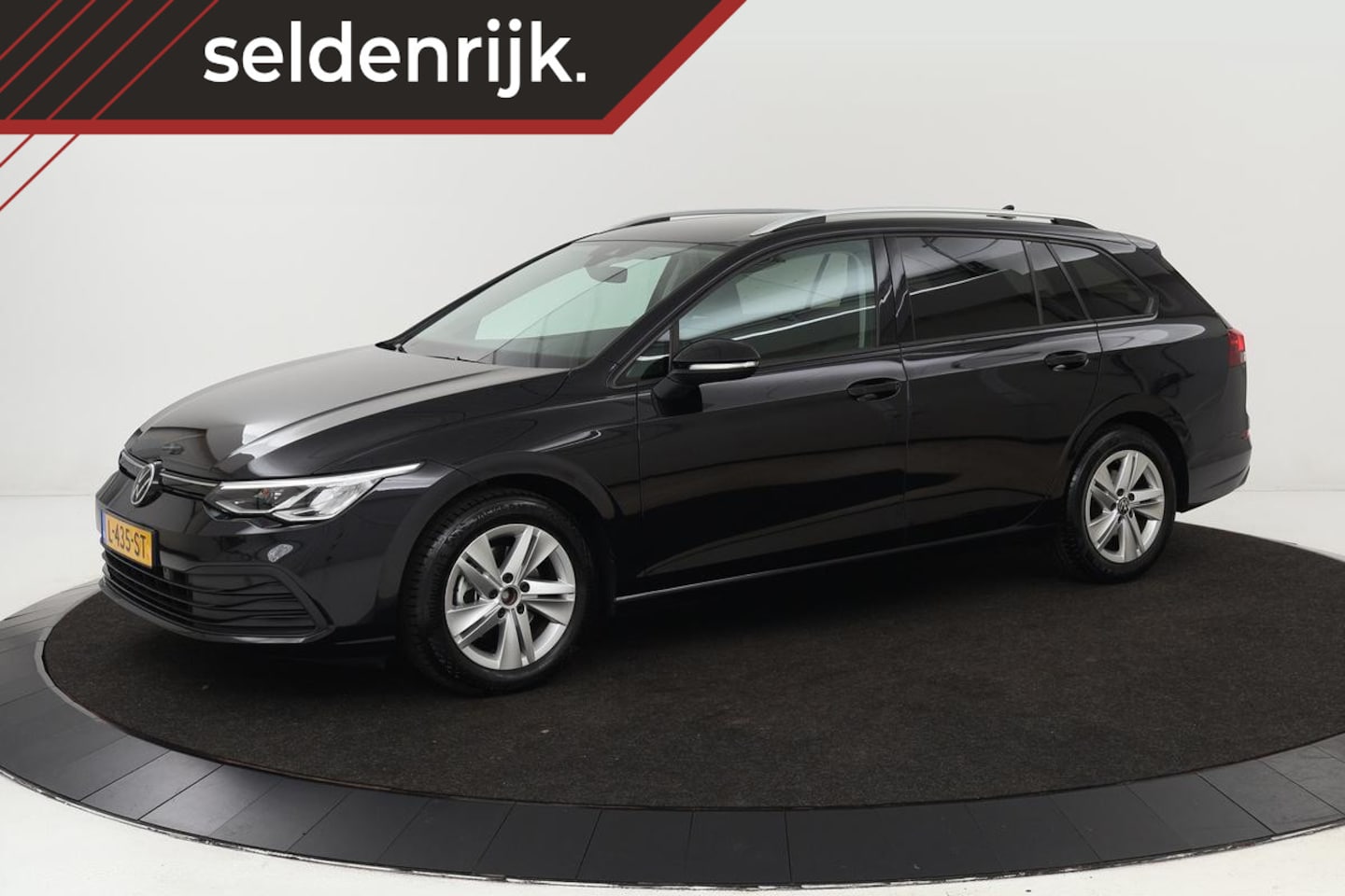 Volkswagen Golf Variant - 1.0 eTSI Life | Trekhaak | Camera | Adaptive cruise | Full LED | Carplay | Sfeerverlichtin - AutoWereld.nl