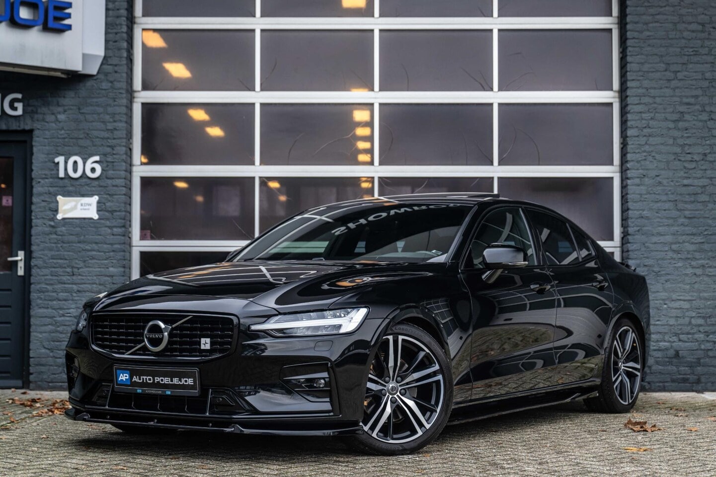 Volvo S60 - 2.0 T4 R-Design Pano, Head-Up, 19 LM, Harman Kardon, koplamp Led Adaptieve - AutoWereld.nl