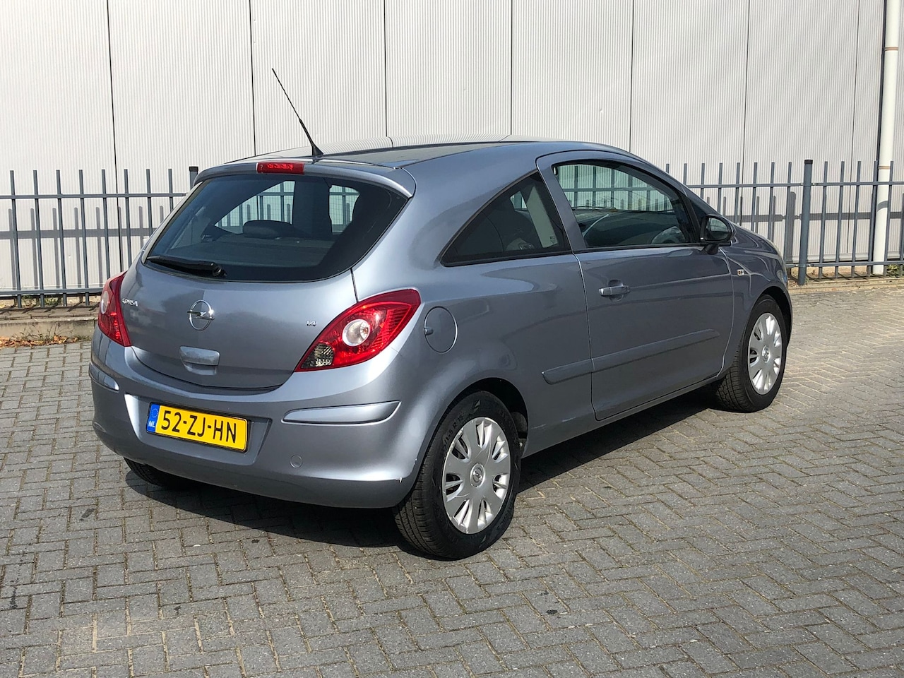 Opel Corsa - 1.4-16V Enjoy - AutoWereld.nl