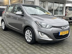 Hyundai i20 - Automaat 1.4i i-Deal Airco Lichtmetalen velgen 15" Multimedia-voorbereiding