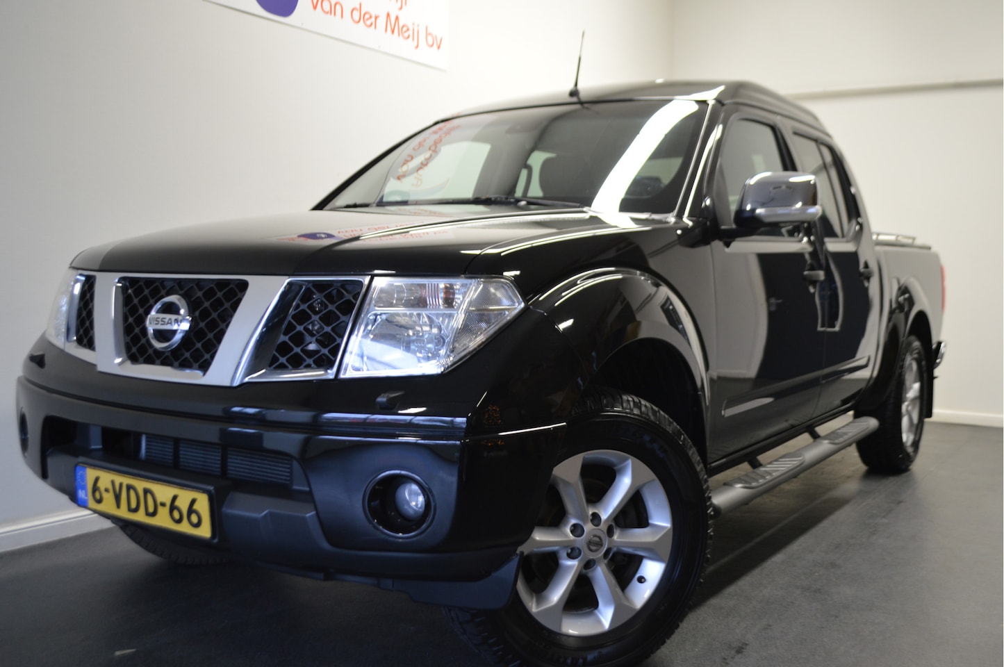 Nissan Navara - 2.5 dCi LE Double C. . 4WD , TREKHAAK , LMV17 , CLIMATR , CR CONTR , MISTL V  , - AutoWereld.nl