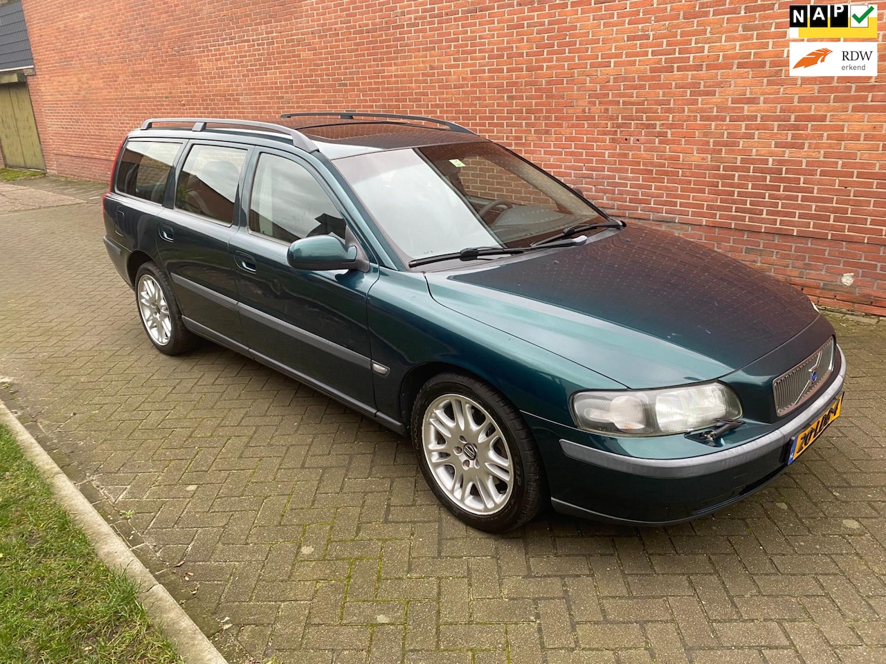 Volvo V70 - 2.3 T-5 Geartr. C.L Airco Stoelverw - AutoWereld.nl