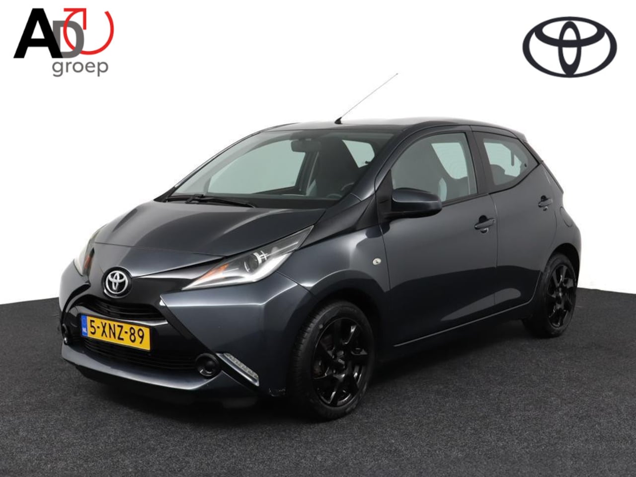 Toyota Aygo - 1.0 VVT-i x-play | Airco | Parkeercamera | Bluetooth | Lichtmetalen-Velgen | - AutoWereld.nl