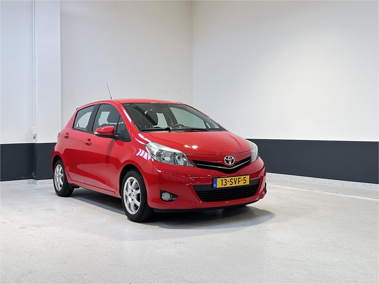 Toyota Yaris - 1.3 VVT-i Dynamic Automaat | 1 Eig | Camera | Airco | NL | Uniek Km stand | - AutoWereld.nl