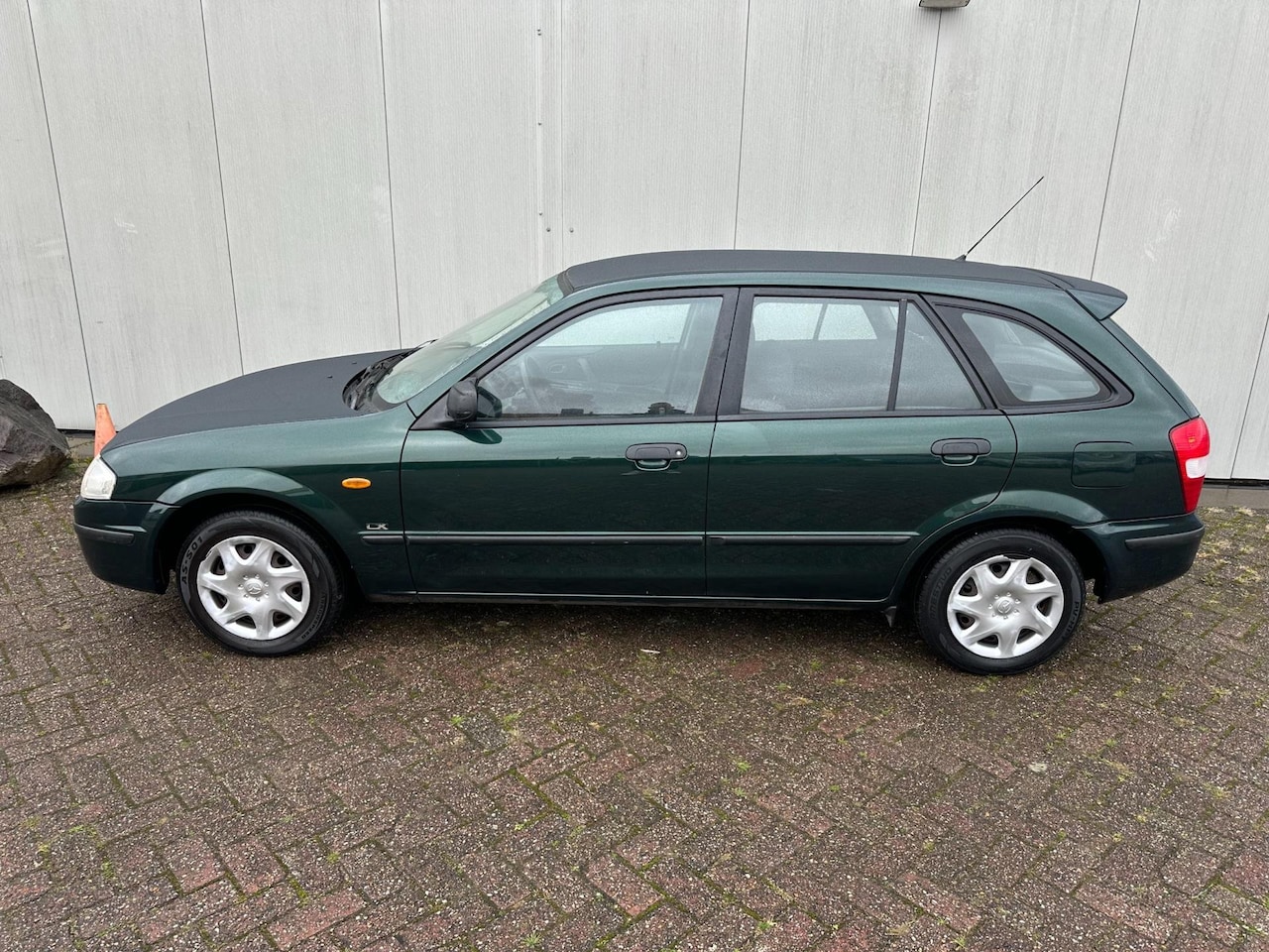 Mazda 323 Fastbreak - 1.3i LX 1.3i LX - AutoWereld.nl