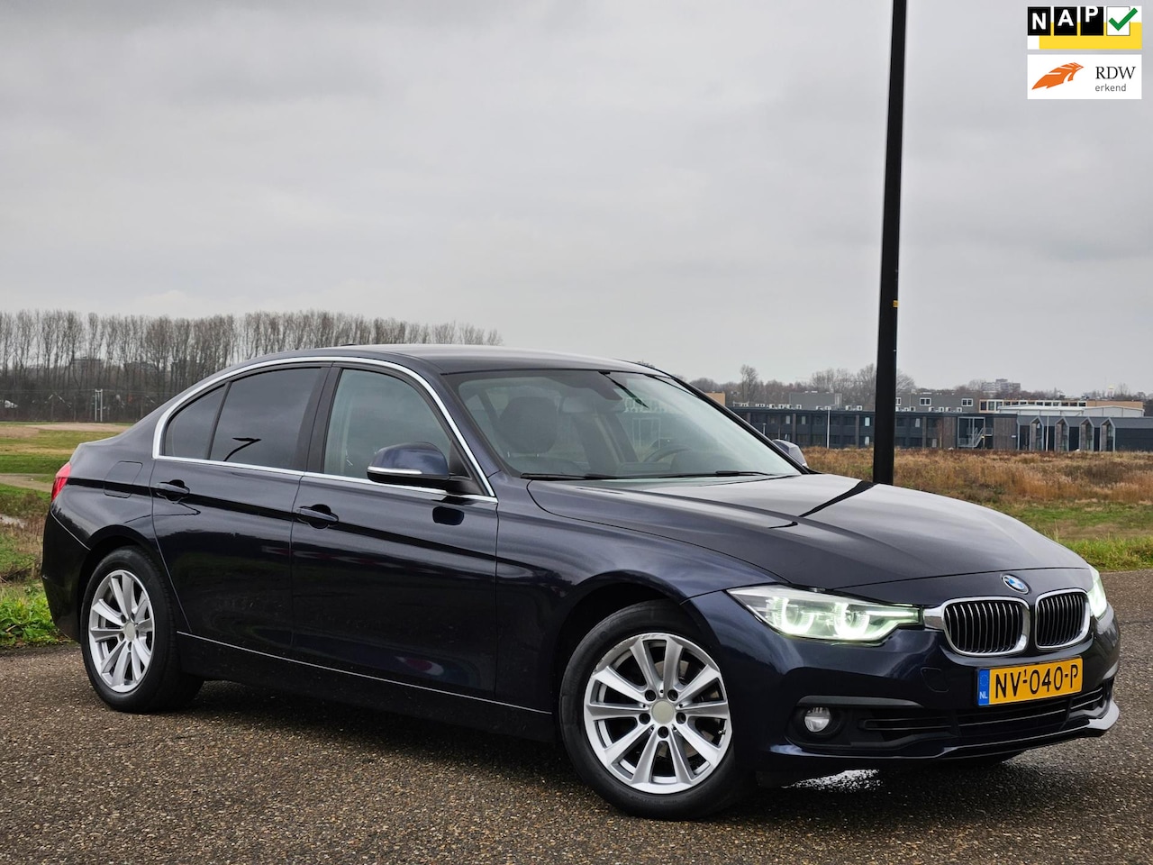 BMW 3-serie - 318i Executive Automaat|Navi|Leder|Xenon|Nap|Boekjes - AutoWereld.nl