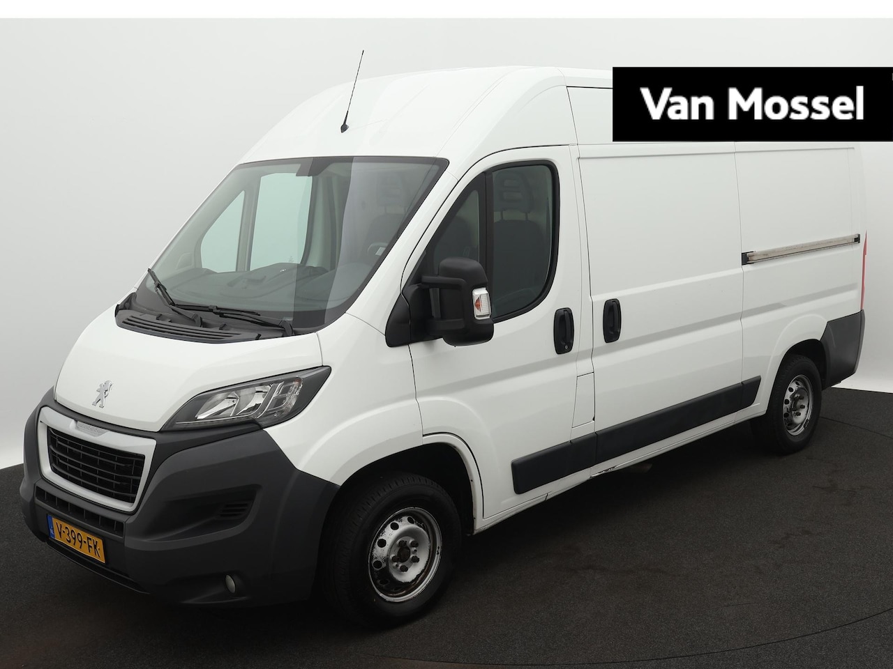 Peugeot Boxer - 330 2.0 BlueHDI L2H2 Premium Pack | Camera | Parkeersensoren | Navigatie - AutoWereld.nl