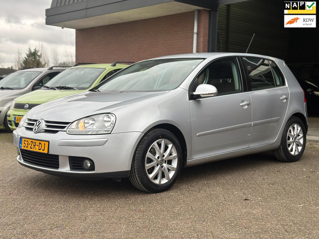 Volkswagen Golf - 1.6 FSI Trendline AIRCO, 5DRS, DEALER OH, NAP!! - AutoWereld.nl