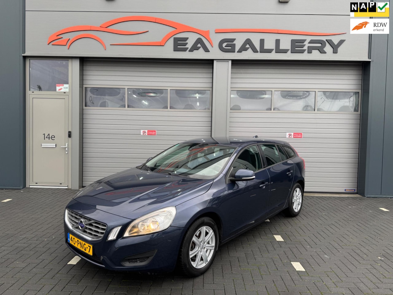 Volvo V60 - 2.0 D3 Kinetic |Airco|sensor|trekhaak - AutoWereld.nl