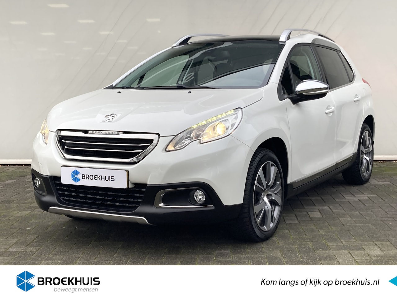 Peugeot 2008 - 1.2 PureTech Allure | Airco | Cruise | Navi | Panorama dak | Trekhaak | Pdc achter | - AutoWereld.nl