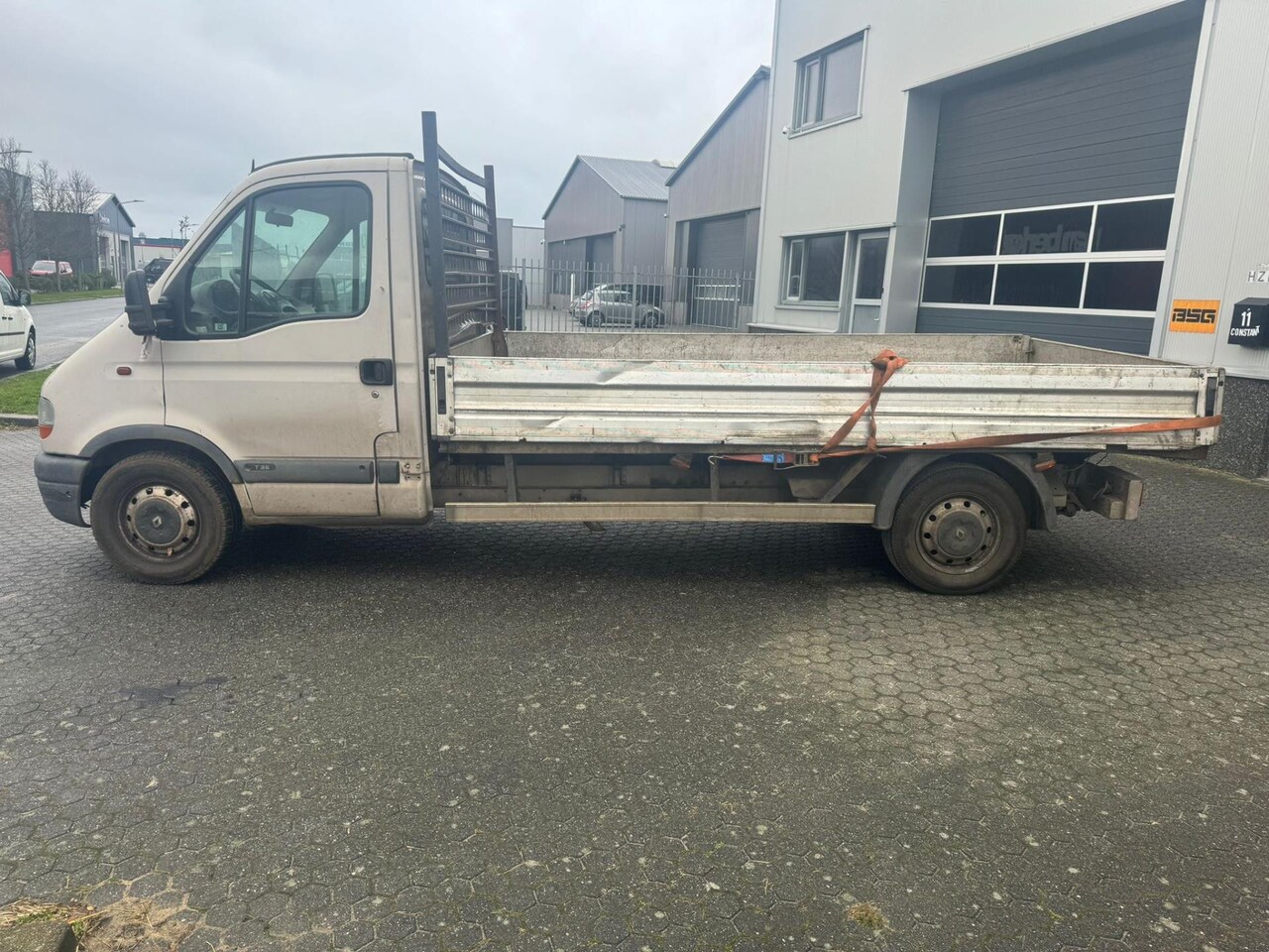 Renault Master - T35 2.2dCi L3 H2 T35 2.2dCi L3H2 - AutoWereld.nl