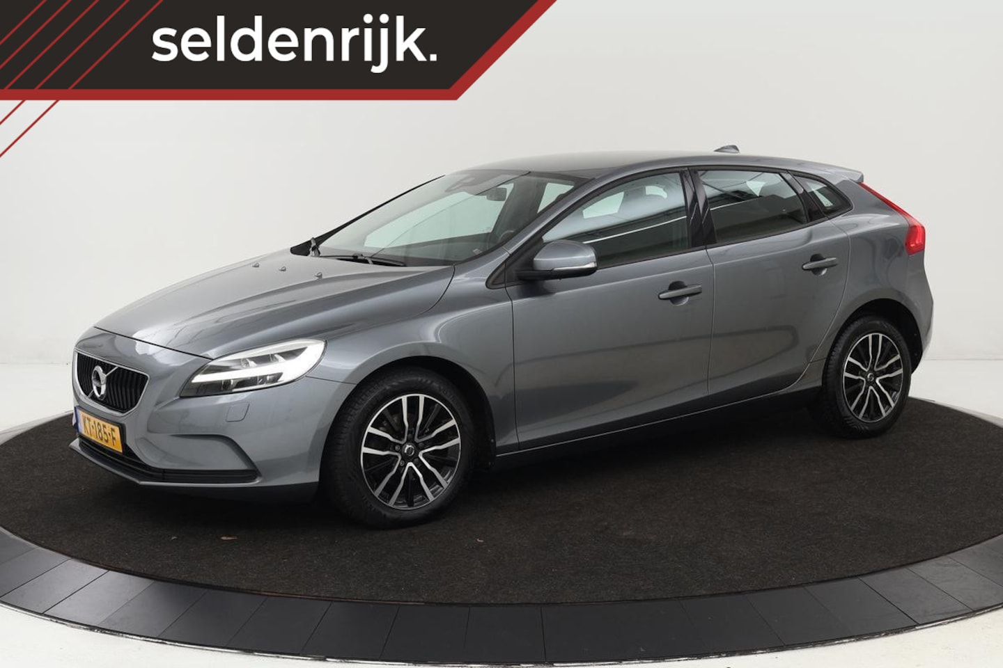 Volvo V40 - 2.0 D2 Nordic+ | Stoelverwarming | Trekhaak | Full LED | Navigatie | Bluetooth | Verwarmde - AutoWereld.nl