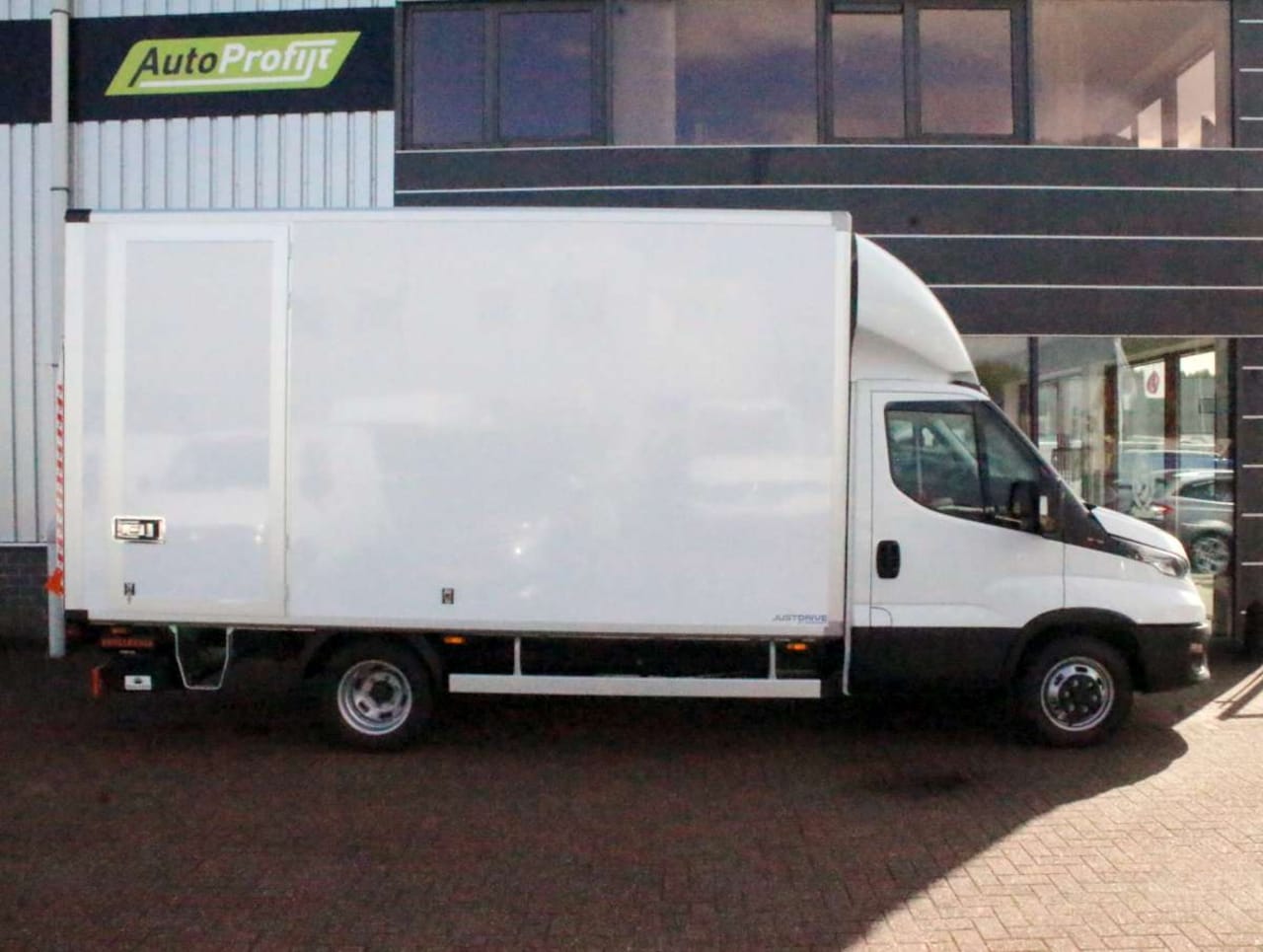 Iveco Daily - 42C18HA8 3.0 410 Bakwagen Aut. Laadklep Nieuw - AutoWereld.nl