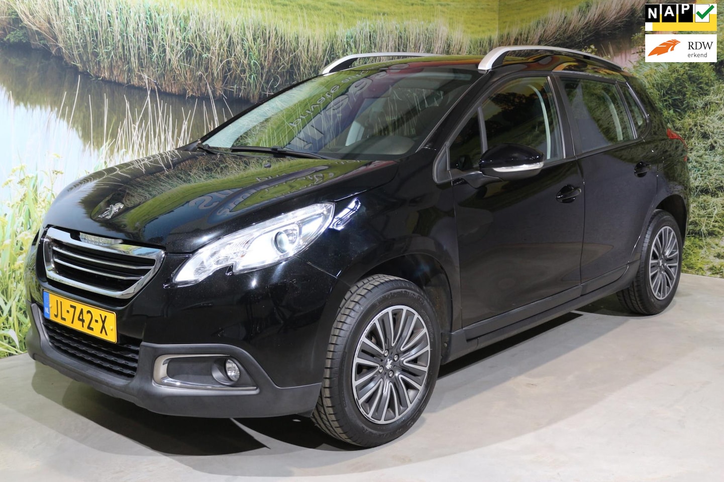 Peugeot 2008 - 1.2 PT Active | Panoramadak | Trekhaak | PDC - AutoWereld.nl