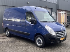 Renault Master - T35 2.3 dCi L2H2 Airco Cruise controle Trekhaak 2500kg trekgewicht Schuifdeur 3-Persoons E