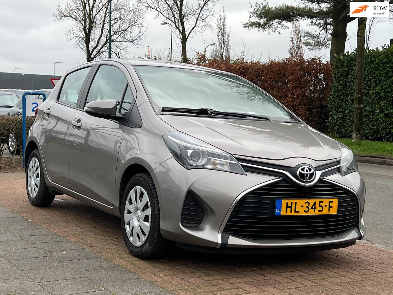 Toyota Yaris - 1.3 VVT-i Aspiration Automaat | Navi | 5 deurs - AutoWereld.nl