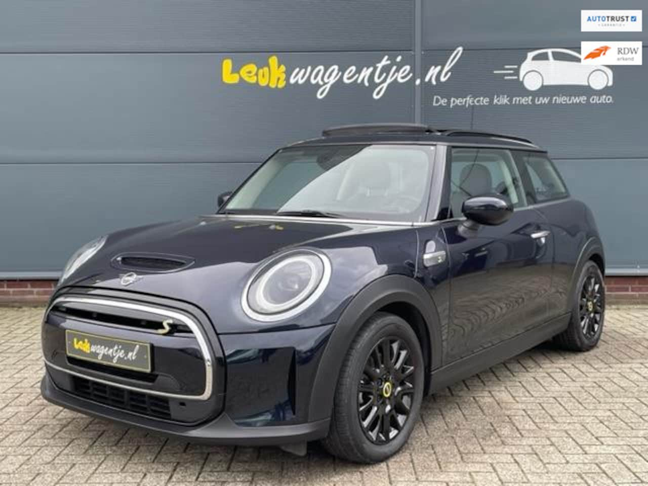 MINI Mini-Electric - 33 kWh Cooper SE *panorama *carplay *navi - AutoWereld.nl