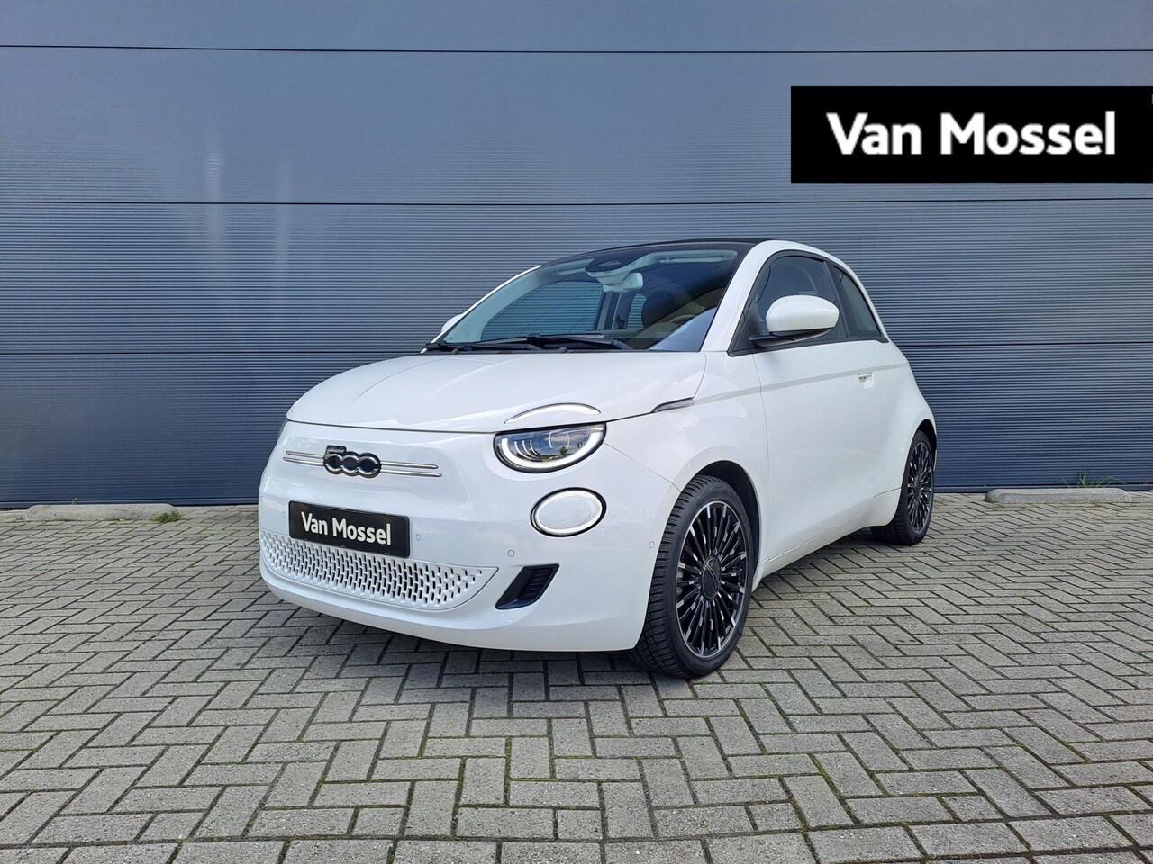 Fiat 500 - Icon 42 kWh || Cabrio | Navigatie | Stoelverwarming | Apple Carplay/Android Auto | Parkeer - AutoWereld.nl