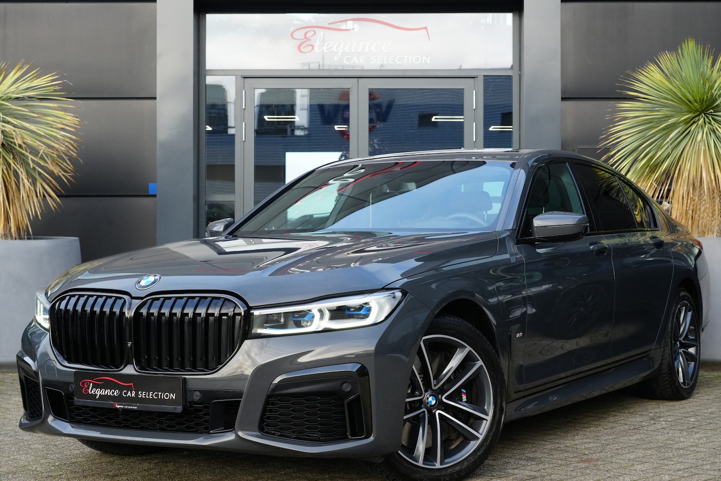 BMW 7-serie - 745e High Executive M-Sport 395pk Panoramadak/360Camera/HarmanKardon - AutoWereld.nl