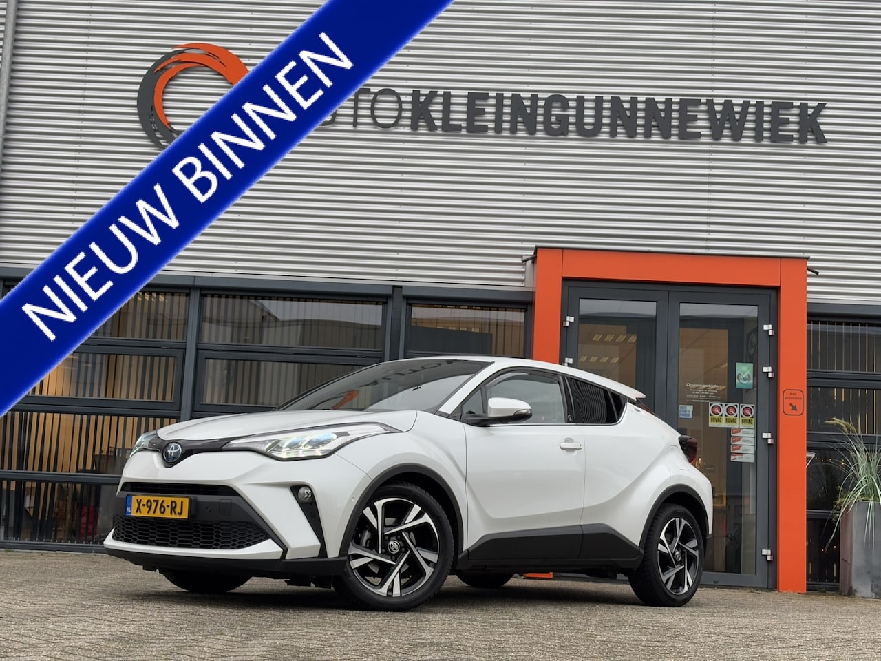 Toyota C-HR - 1.8 Hybrid Dynamic / Navi / Cruise Control / Camera / Climate Control / - AutoWereld.nl