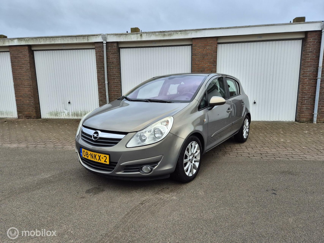 Opel Corsa - 1.4-16V Cosmo / Airco / Cruise control / PDC - AutoWereld.nl