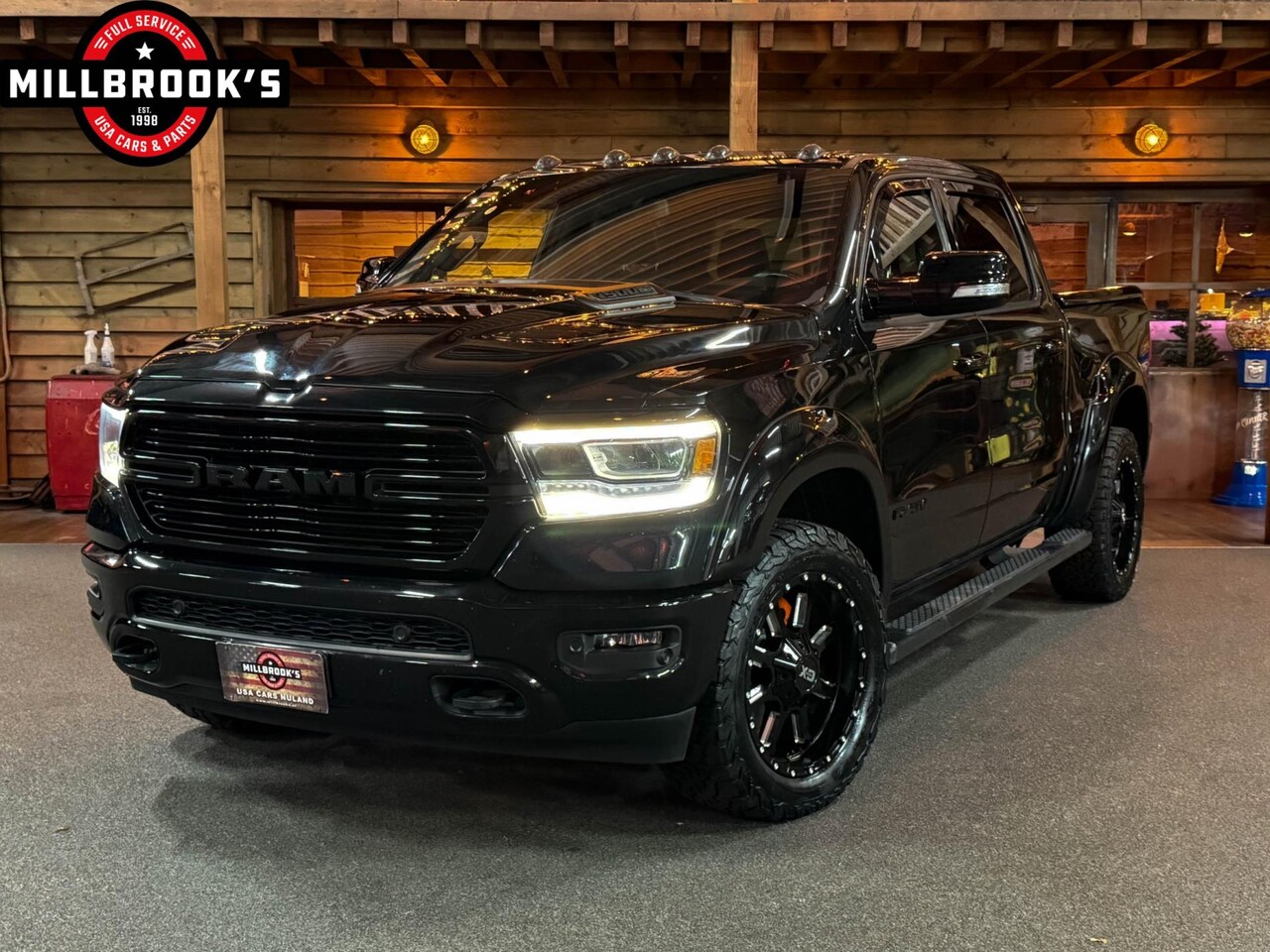 Dodge Ram 1500 - 5.7 V8 Laramie Sport, luchtvering, origineel Nederlands, cruise control. - AutoWereld.nl