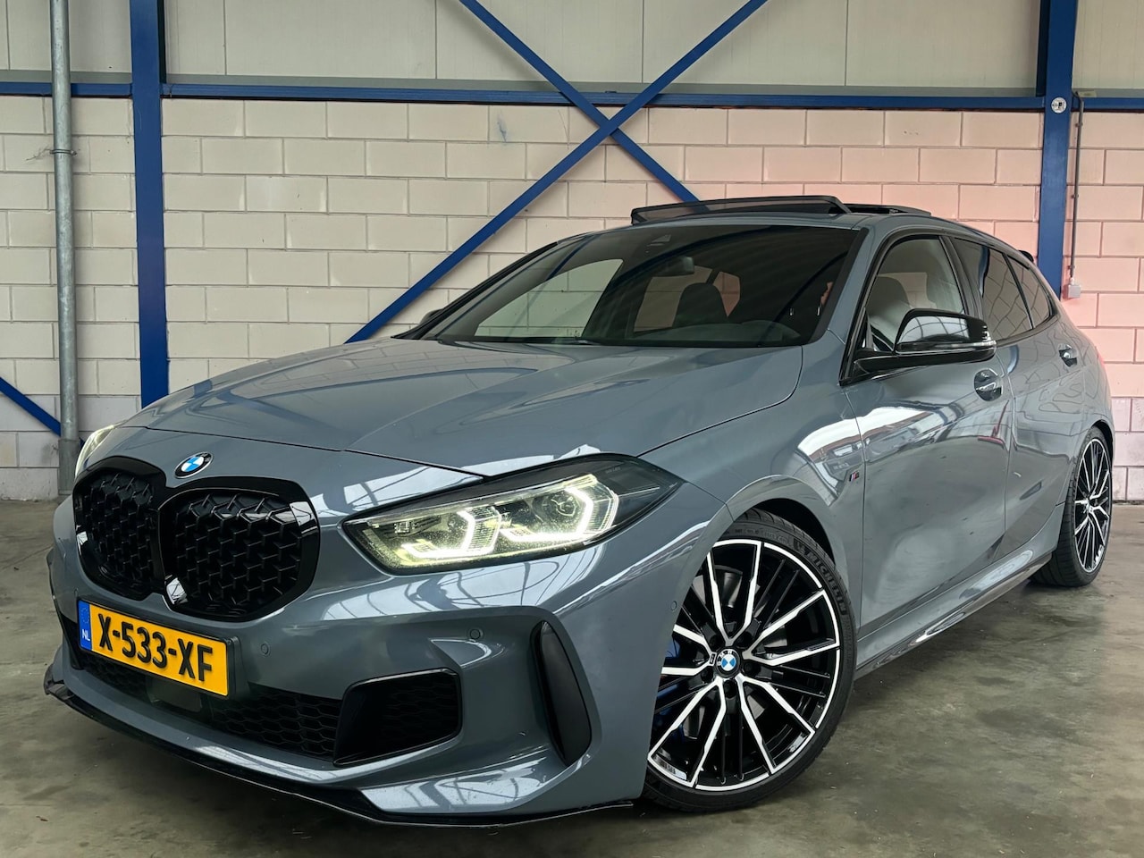 BMW 1-serie - M135i xDrive Executive Maxton|HUD|PANO| - AutoWereld.nl