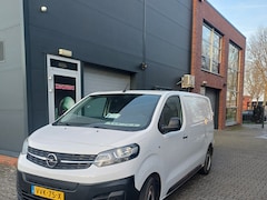 Opel Vivaro-e - 75kWh L2 Eerste eigenaar per 11-7-2023.  Inclusief trekhaak en laadvloer.