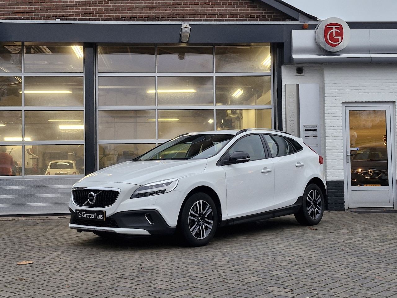 Volvo V40 Cross Country - 2.0 T3 Nordic 2.0 T3 Nordic+ - AutoWereld.nl