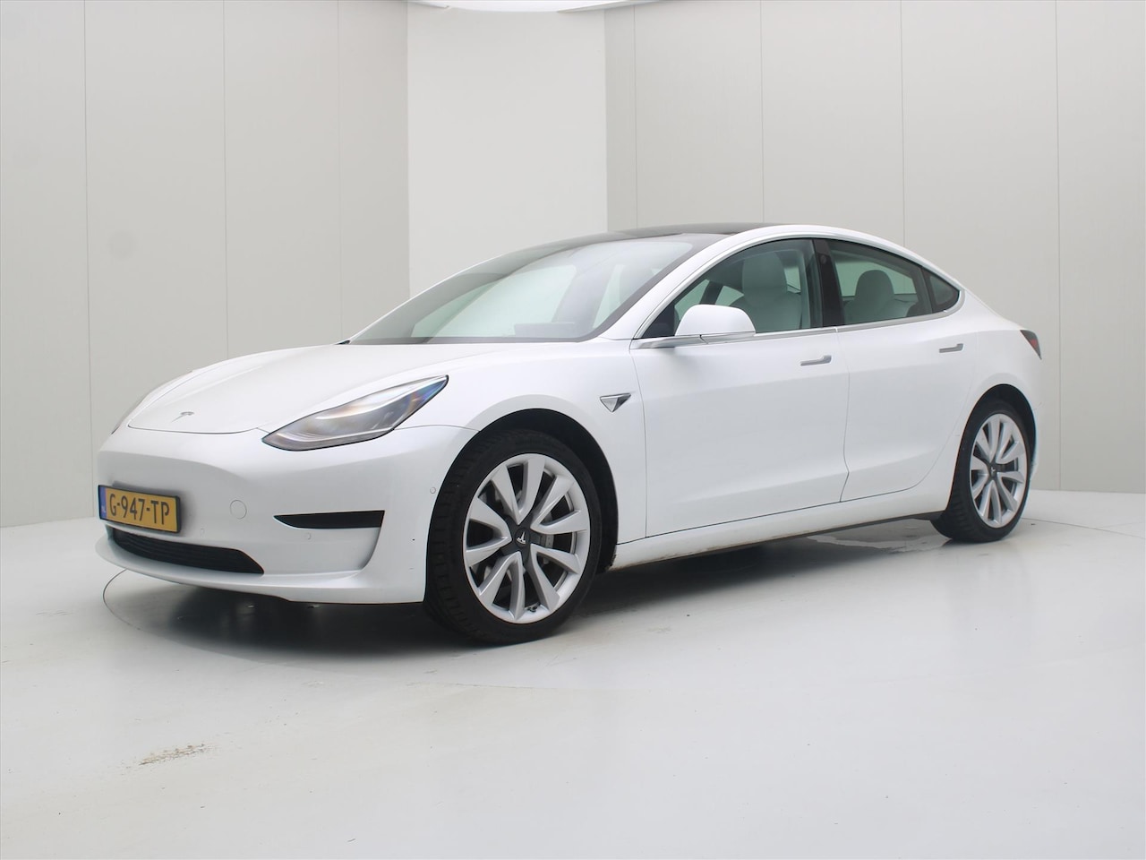 Tesla Model 3 - Standard RWD Plus [ AUTOPILOT+19" LMV+60 kWh+PREMIUM AUDIO ] - AutoWereld.nl