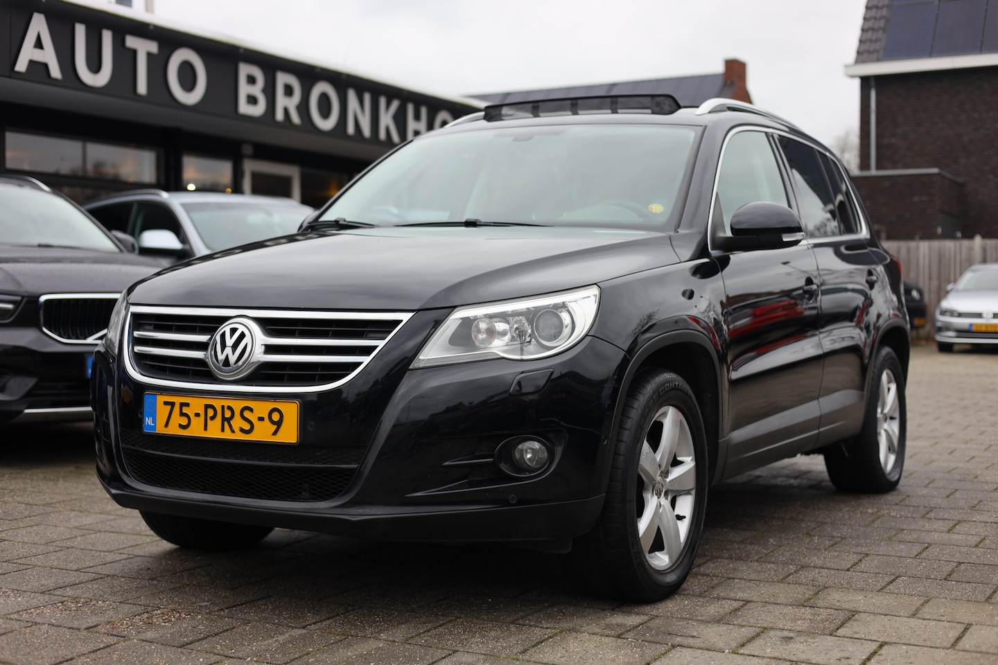 Volkswagen Tiguan - 2.0 TSI 4MOTION | DSG | LEDER | PANO | NAVI | 1e EIG! - AutoWereld.nl