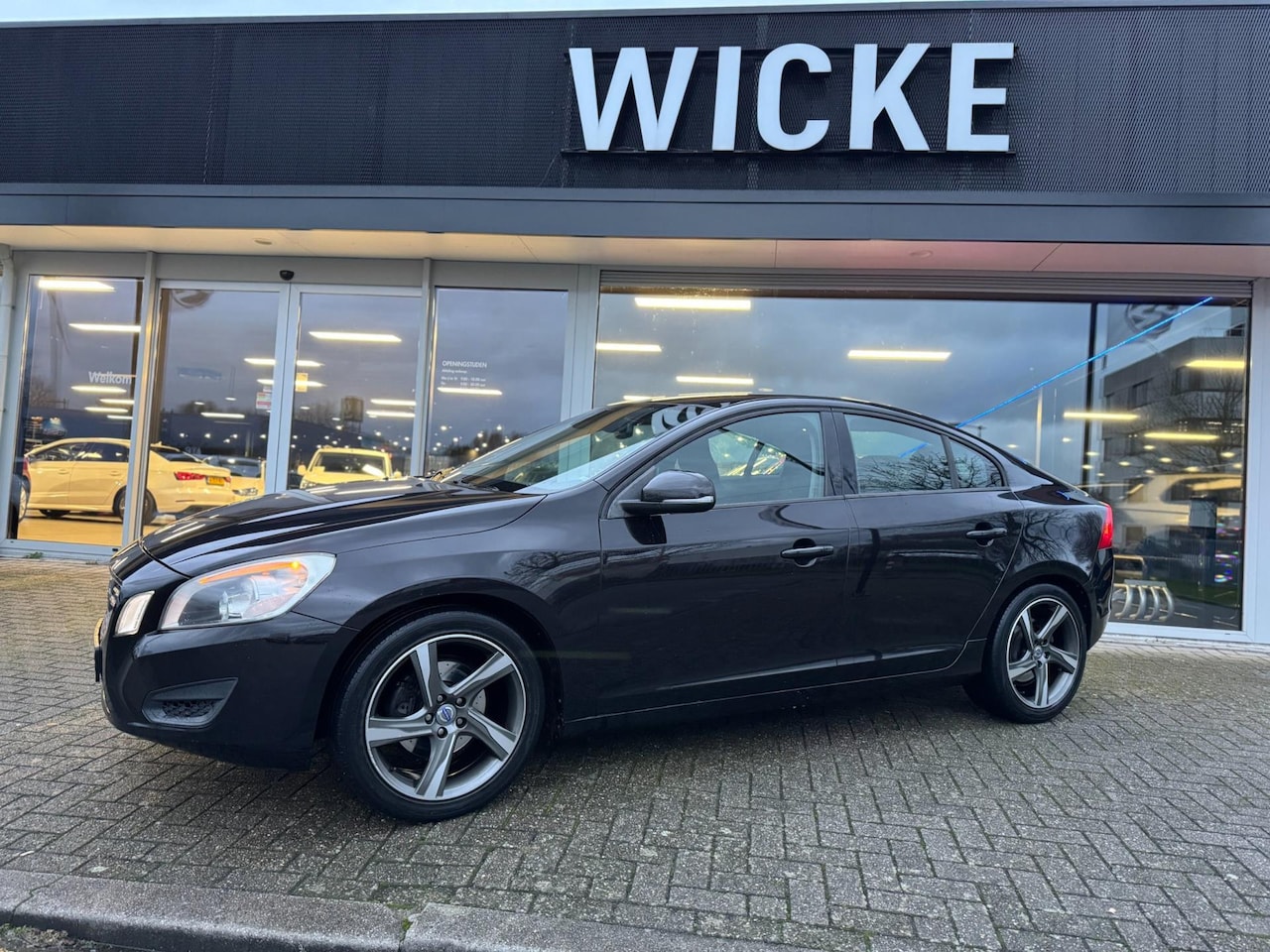 Volvo S60 - 1.6 T3 Navigatie Trekhaak Clima 150 PK NW Distributie - AutoWereld.nl