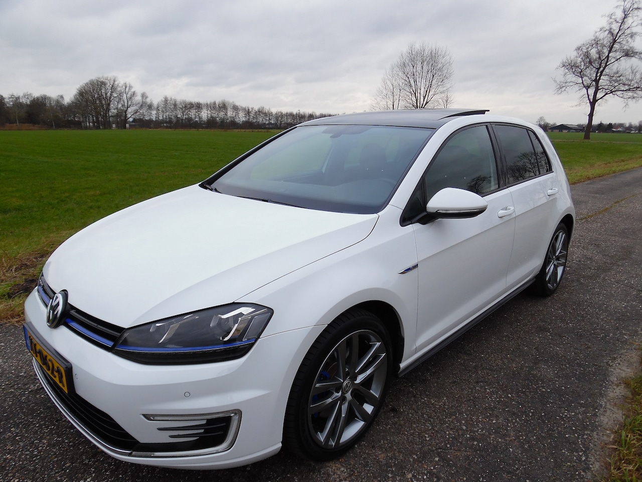 Volkswagen Golf - 1.4 TSI GTE Connected Series - AutoWereld.nl