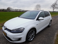 Volkswagen Golf - 1.4 TSI GTE Connected Series