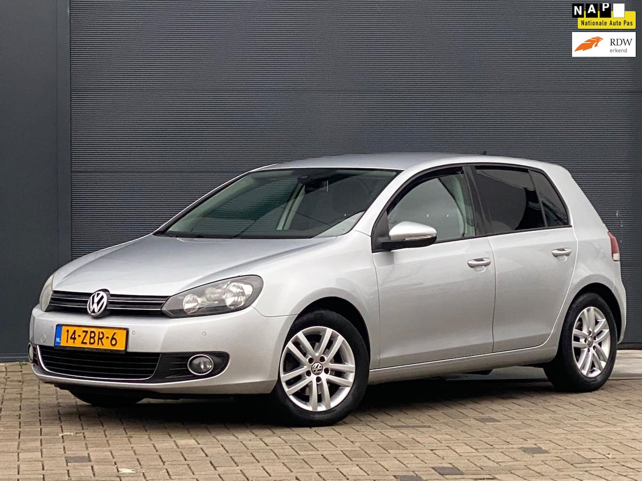 Volkswagen Golf - 1.2 TSI Highline BlueMotion 1.2 TSI Highline BlueMotion - AutoWereld.nl